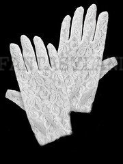 WHITE LACE GLOVES